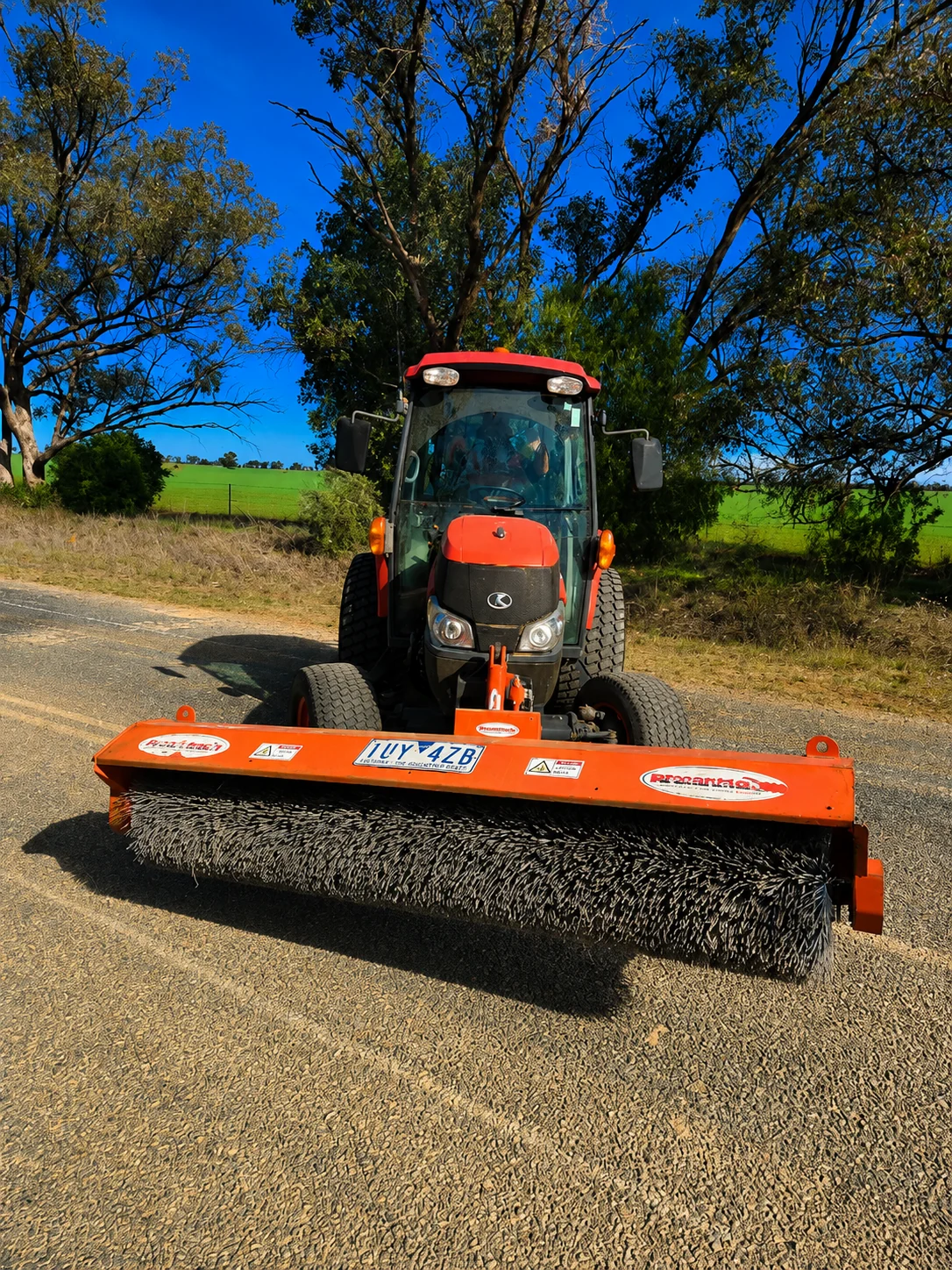 Road maintenance support plant operating on a regional project